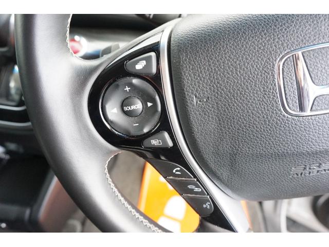 オデッセイ アブソルート　プッシュスタート　スマートキー　インターナビ　フルセグ　Ｂｌｕｅｔｏｏｔｈ接続　ＤＶＤ　バックカメラ　フリップダウンモニター　クルーズコントロール　ハーフレザーシート　両側電動スライドドア　２年保証付（8枚目）