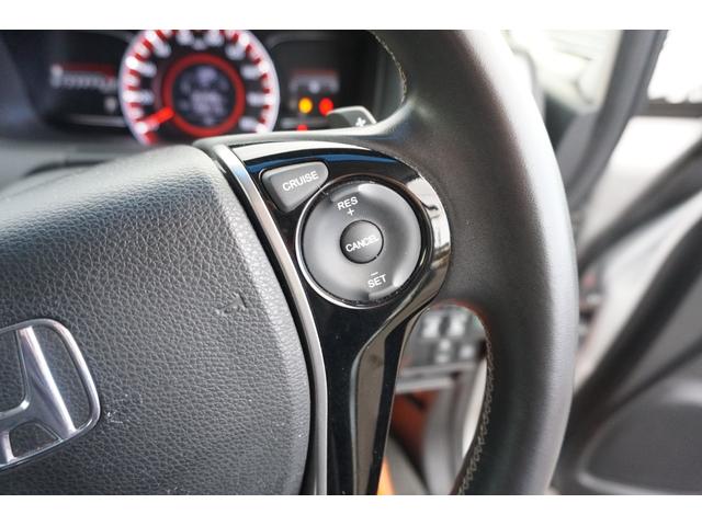 オデッセイ アブソルート　プッシュスタート　スマートキー　インターナビ　フルセグ　Ｂｌｕｅｔｏｏｔｈ接続　ＤＶＤ　バックカメラ　フリップダウンモニター　クルーズコントロール　ハーフレザーシート　両側電動スライドドア　２年保証付（9枚目）