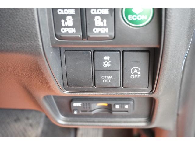 オデッセイ アブソルート　プッシュスタート　スマートキー　インターナビ　フルセグ　Ｂｌｕｅｔｏｏｔｈ接続　ＤＶＤ　バックカメラ　フリップダウンモニター　クルーズコントロール　ハーフレザーシート　両側電動スライドドア　２年保証付（15枚目）