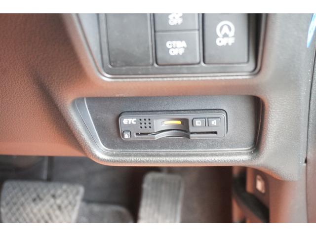 オデッセイ アブソルート　プッシュスタート　スマートキー　インターナビ　フルセグ　Ｂｌｕｅｔｏｏｔｈ接続　ＤＶＤ　バックカメラ　フリップダウンモニター　クルーズコントロール　ハーフレザーシート　両側電動スライドドア　２年保証付（16枚目）