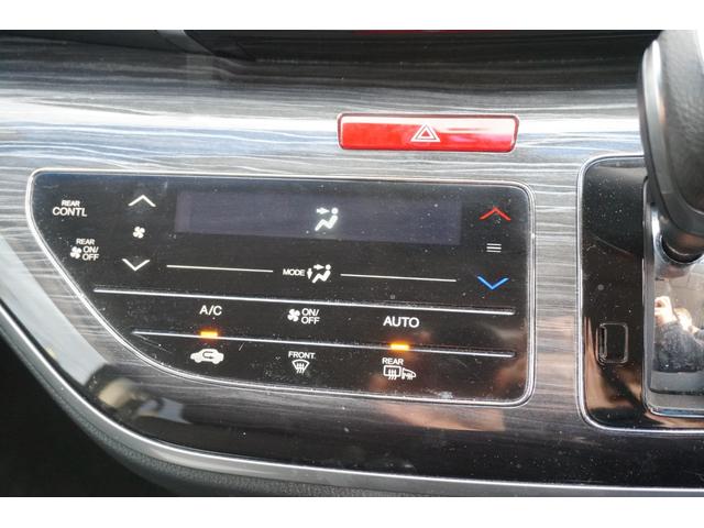 オデッセイ アブソルート　プッシュスタート　スマートキー　インターナビ　フルセグ　Ｂｌｕｅｔｏｏｔｈ接続　ＤＶＤ　バックカメラ　フリップダウンモニター　クルーズコントロール　ハーフレザーシート　両側電動スライドドア　２年保証付（20枚目）