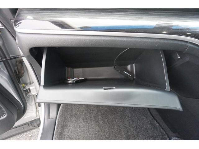 オデッセイ アブソルート　プッシュスタート　スマートキー　インターナビ　フルセグ　Ｂｌｕｅｔｏｏｔｈ接続　ＤＶＤ　バックカメラ　フリップダウンモニター　クルーズコントロール　ハーフレザーシート　両側電動スライドドア　２年保証付（30枚目）