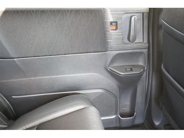 オデッセイ アブソルート　プッシュスタート　スマートキー　インターナビ　フルセグ　Ｂｌｕｅｔｏｏｔｈ接続　ＤＶＤ　バックカメラ　フリップダウンモニター　クルーズコントロール　ハーフレザーシート　両側電動スライドドア　２年保証付（37枚目）