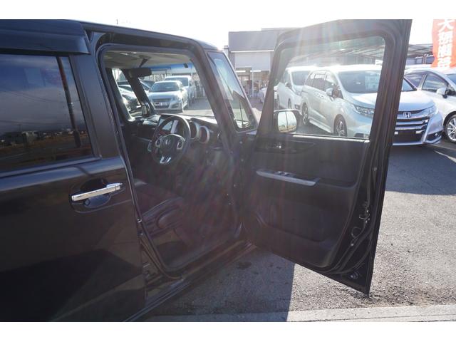 N-BOXカスタム G・ターボLパッケージ プッシュスタート スマートキー ETC クルーズコントロール ハーフレザーシート HIDヘッドライト オートライト 純正メモリーナビ ワンセグ DVD Bluetooth接続 バックカメラ 2年保証付(4枚目)