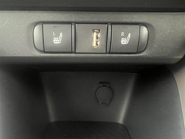 シートヒーター、ＵＳＢソケット、シガーソケット付き　シートヒーターで背中、腰、お尻を温めてくれて冬も快適です♪