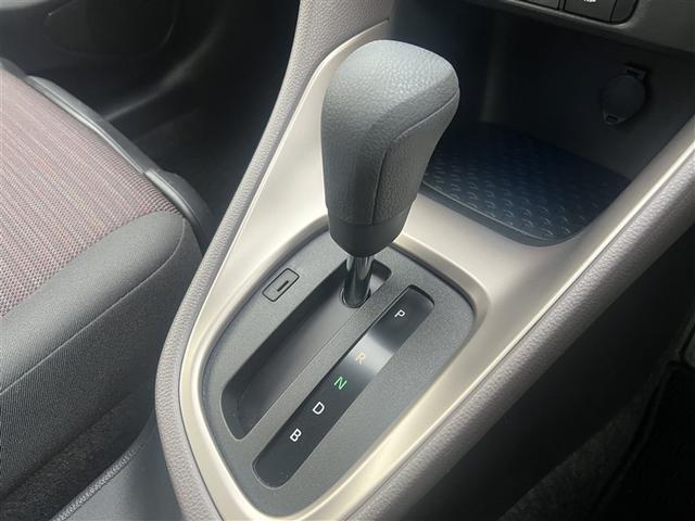 シフト回り　小物を置けるスペースもあります