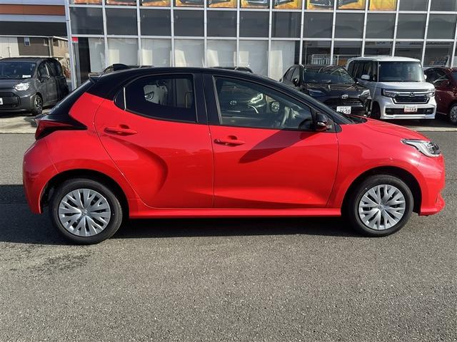 ヤリス ハイブリッドＧ　４ＷＤ　寒冷地　衝突被害軽減システム　メモリーナビ　バックカメラ　ＬＥＤヘッドランプ　スマートキー　オートクルーズコントロール　ＥＴＣ　盗難防止装置　キーレス　横滑り防止機能　ハイブリッド（8枚目）