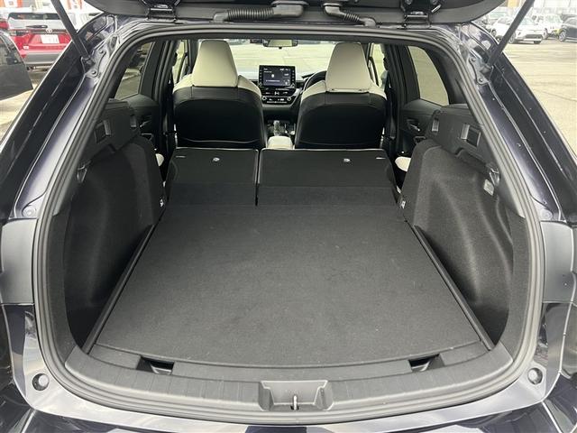 カローラツーリング ハイブリッド　ダブルバイビー　寒冷地　衝突被害軽減システム　バックカメラ　ＬＥＤヘッドランプ　アルミホイール　スマートキー　オートクルーズコントロール　ＥＴＣ　盗難防止装置　キーレス　横滑り防止機能　ハイブリッド（21枚目）