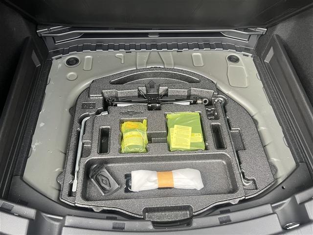 カローラツーリング ハイブリッド　ダブルバイビー　寒冷地　衝突被害軽減システム　バックカメラ　ＬＥＤヘッドランプ　アルミホイール　スマートキー　オートクルーズコントロール　ＥＴＣ　盗難防止装置　キーレス　横滑り防止機能　ハイブリッド（22枚目）