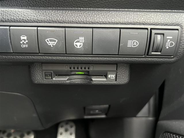 カローラツーリング ハイブリッド　ダブルバイビー　寒冷地　衝突被害軽減システム　バックカメラ　ＬＥＤヘッドランプ　アルミホイール　スマートキー　オートクルーズコントロール　ＥＴＣ　盗難防止装置　キーレス　横滑り防止機能　ハイブリッド（27枚目）