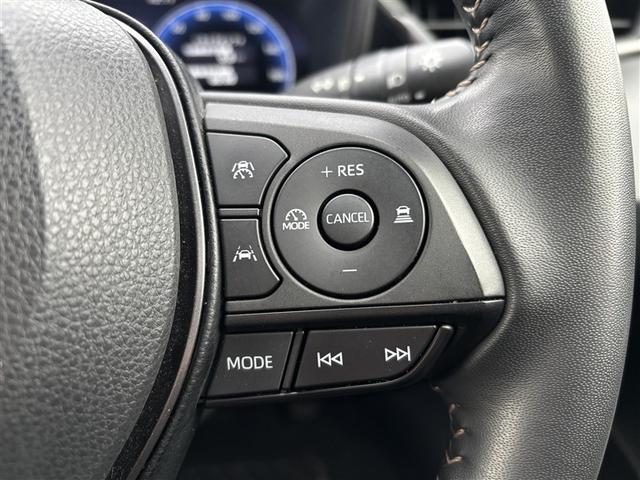 カローラツーリング ハイブリッド　ダブルバイビー　４ＷＤ　衝突被害軽減システム　バックカメラ　フルセグ　ＬＥＤヘッドランプ　アルミホイール　スマートキー　オートクルーズコントロール　ＥＴＣ　盗難防止装置　キーレス　横滑り防止機能　ハイブリッド（11枚目）