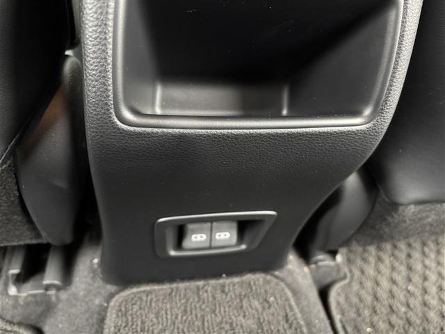 カローラツーリング ハイブリッド　ダブルバイビー　４ＷＤ　衝突被害軽減システム　バックカメラ　フルセグ　ＬＥＤヘッドランプ　アルミホイール　スマートキー　オートクルーズコントロール　ＥＴＣ　盗難防止装置　キーレス　横滑り防止機能　ハイブリッド（27枚目）