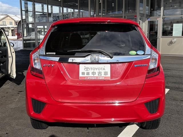 フィットハイブリッド Ｌパッケージ　寒冷地　衝突被害軽減システム　メモリーナビ　バックカメラ　ワンセグ　ＬＥＤヘッドランプ　アルミホイール　スマートキー　オートクルーズコントロール　ＥＴＣ　盗難防止装置　キーレス　横滑り防止機能（6枚目）