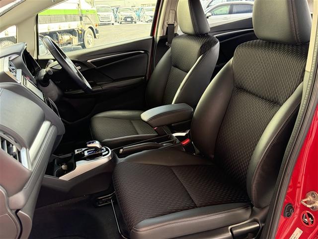 フィットハイブリッド Ｌパッケージ　寒冷地　衝突被害軽減システム　メモリーナビ　バックカメラ　ワンセグ　ＬＥＤヘッドランプ　アルミホイール　スマートキー　オートクルーズコントロール　ＥＴＣ　盗難防止装置　キーレス　横滑り防止機能（12枚目）