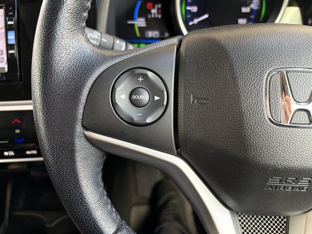 フィットハイブリッド Ｌパッケージ　寒冷地　衝突被害軽減システム　メモリーナビ　バックカメラ　ワンセグ　ＬＥＤヘッドランプ　アルミホイール　スマートキー　オートクルーズコントロール　ＥＴＣ　盗難防止装置　キーレス　横滑り防止機能（22枚目）