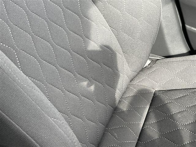 カローラクロス ハイブリッド　Ｓ　４ＷＤ　衝突被害軽減システム　バックカメラ　ＬＥＤヘッドランプ　アルミホイール　スマートキー　オートクルーズコントロール　盗難防止装置　キーレス　横滑り防止機能　ハイブリッド（22枚目）