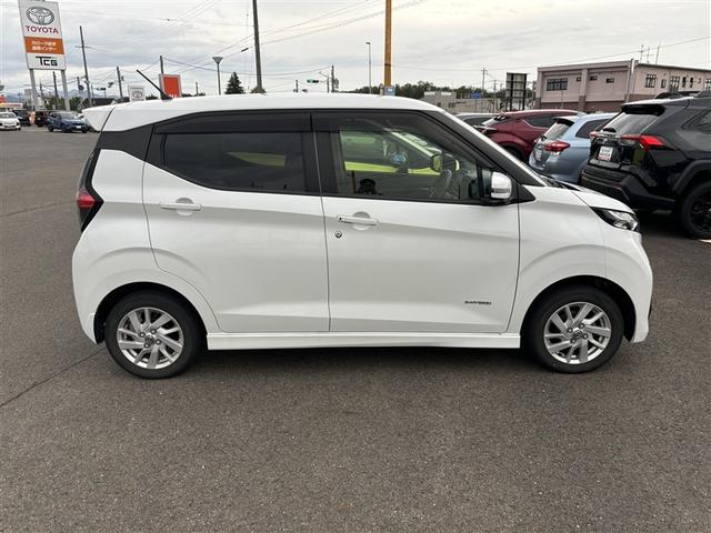 デイズ ハイウェイスター X 4WD 寒冷地 衝突被害軽減システム LEDヘッドランプ アルミホイール スマートキー 盗難防止装置 キーレス 横滑り防止機能 ハイブリッド(4枚目)