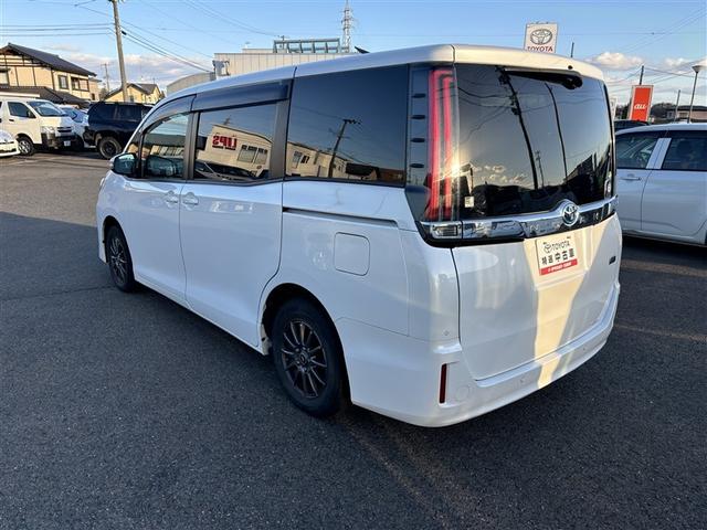 ノア ハイブリッドG 寒冷地 衝突被害軽減システム メモリーナビ 電動スライドドア フルセグ LEDヘッドランプ アルミホイール スマートキー オートクルーズコントロール ETC 盗難防止装置 キーレス 横滑り防止機能(7枚目)