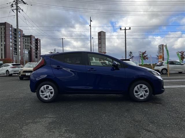 アクア Ｘ　４ＷＤ　衝突被害軽減システム　バックカメラ　ＬＥＤヘッドランプ　スマートキー　オートクルーズコントロール　キーレス　横滑り防止機能　ハイブリッド（4枚目）