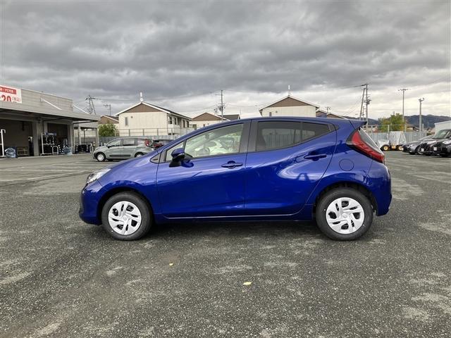 アクア Ｘ　４ＷＤ　衝突被害軽減システム　バックカメラ　ＬＥＤヘッドランプ　スマートキー　オートクルーズコントロール　キーレス　横滑り防止機能　ハイブリッド（9枚目）