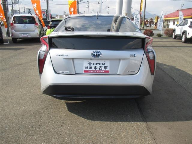 プリウス Sセーフティプラス 4WD 衝突被害軽減システム メモリーナビ バックカメラ ワンセグ LEDヘッドランプ アルミホイール スマートキー オートクルーズコントロール ETC 盗難防止装置 キーレス 横滑り防止機能(5枚目)