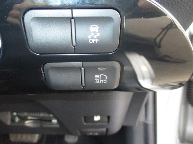 プリウス Sセーフティプラス 4WD 衝突被害軽減システム メモリーナビ バックカメラ ワンセグ LEDヘッドランプ アルミホイール スマートキー オートクルーズコントロール ETC 盗難防止装置 キーレス 横滑り防止機能(14枚目)