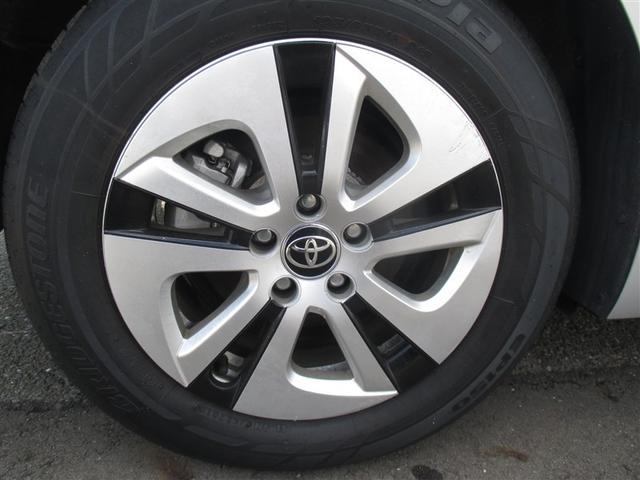 プリウス Sセーフティプラス 4WD 衝突被害軽減システム メモリーナビ バックカメラ ワンセグ LEDヘッドランプ アルミホイール スマートキー オートクルーズコントロール ETC 盗難防止装置 キーレス 横滑り防止機能(27枚目)