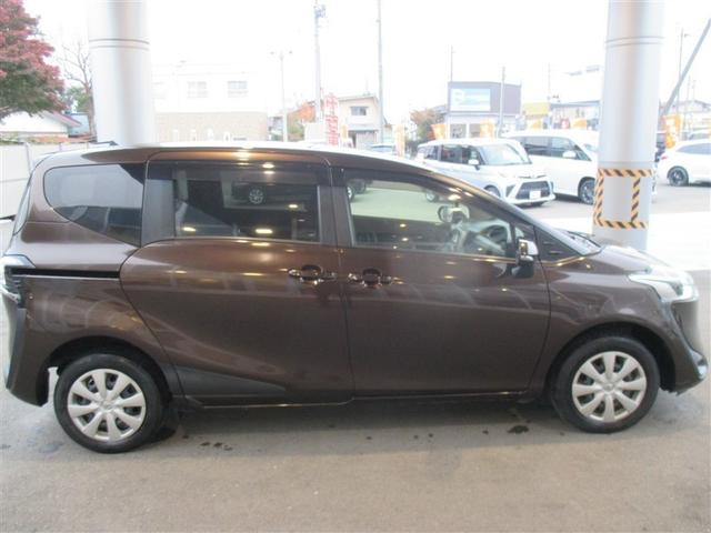 シエンタ Ｘ　４ＷＤ　寒冷地　メモリーナビ　バックカメラ　電動スライドドア　ワンセグ　キーレス　横滑り防止機能　乗車定員６人（4枚目）