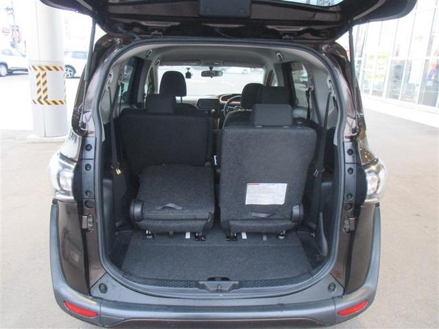 シエンタ Ｘ　４ＷＤ　寒冷地　メモリーナビ　バックカメラ　電動スライドドア　ワンセグ　キーレス　横滑り防止機能　乗車定員６人（9枚目）