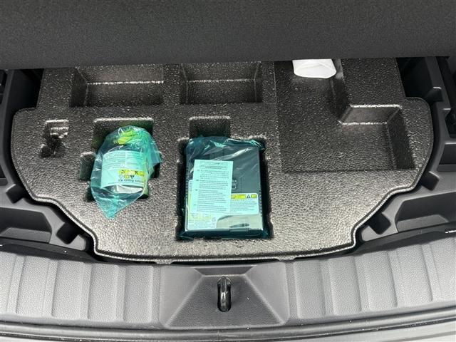 カローラクロス ハイブリッド Z 4WD 寒冷地 衝突被害軽減システム バックカメラ フルセグ LEDヘッドランプ アルミホイール スマートキー オートクルーズコントロール ETC 盗難防止装置 電動シート キーレス 横滑り防止機能(34枚目)