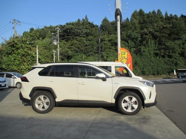 ＲＡＶ４ ハイブリッドＸ　４ＷＤ　寒冷地　衝突被害軽減システム　メモリーナビ　バックカメラ　フルセグ　ＬＥＤヘッドランプ　アルミホイール　スマートキー　オートクルーズコントロール　ＥＴＣ　盗難防止装置　キーレス　横滑り防止機能（5枚目）