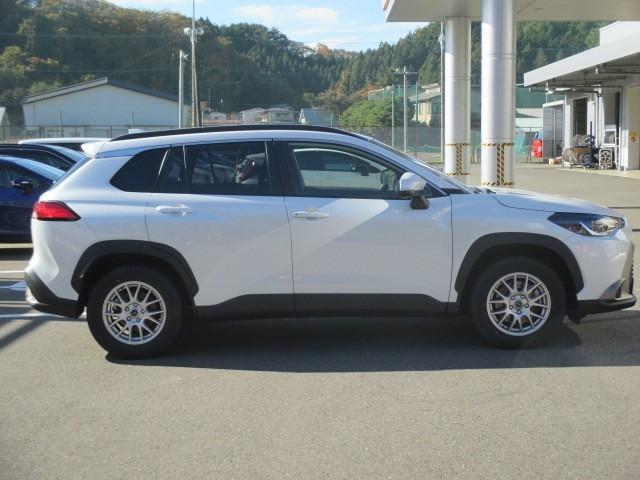 カローラクロス ハイブリッド S 4WD 衝突被害軽減システム メモリーナビ バックカメラ フルセグ LEDヘッドランプ アルミホイール スマートキー オートクルーズコントロール 盗難防止装置 キーレス 横滑り防止機能 ハイブリッド(4枚目)