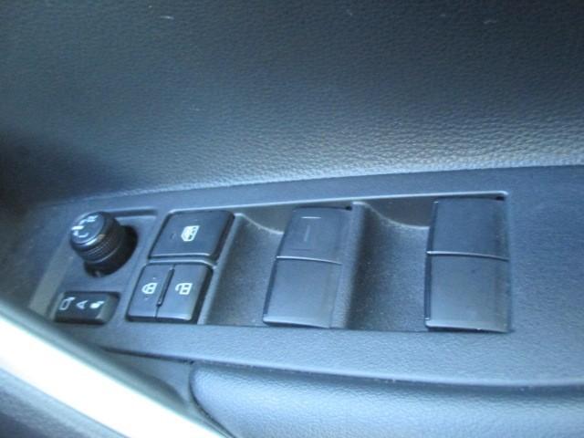 カローラクロス ハイブリッド S 4WD 衝突被害軽減システム メモリーナビ バックカメラ フルセグ LEDヘッドランプ アルミホイール スマートキー オートクルーズコントロール 盗難防止装置 キーレス 横滑り防止機能 ハイブリッド(28枚目)