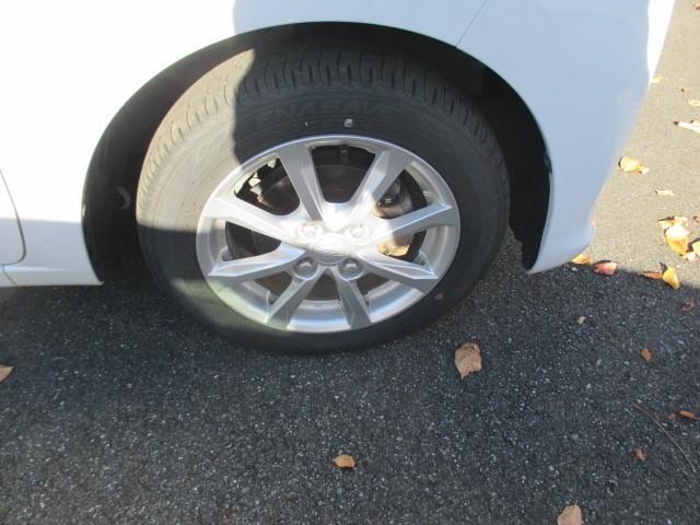 ムーヴ Ｘリミテッド　ＳＡＩＩＩ　４ＷＤ　衝突被害軽減システム　メモリーナビ　ワンセグ　アルミホイール　スマートキー　ＥＴＣ　盗難防止装置　キーレス　横滑り防止機能　ベンチシート（27枚目）