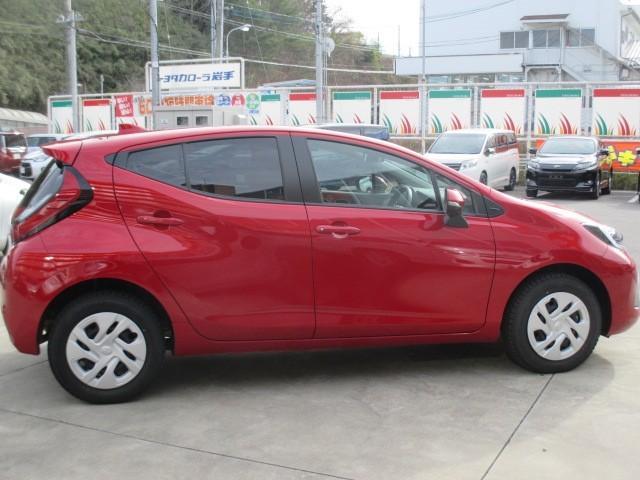 アクア G 4WD 寒冷地 衝突被害軽減システム メモリーナビ バックカメラ LEDヘッドランプ スマートキー オートクルーズコントロール 盗難防止装置 キーレス 横滑り防止機能 ハイブリッド(4枚目)