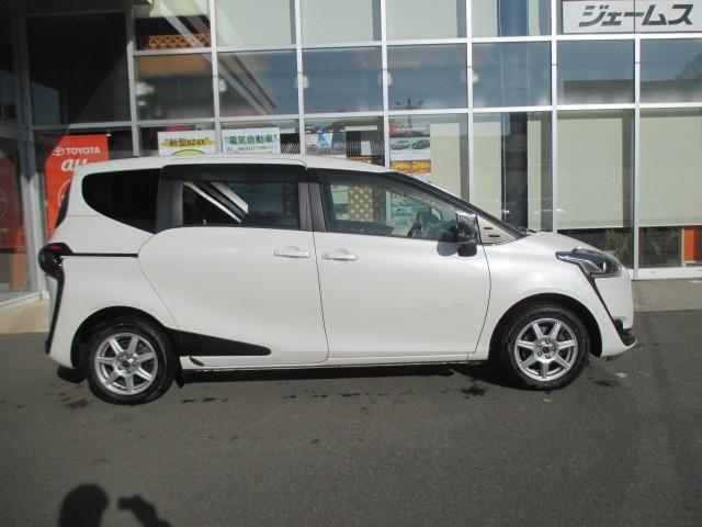 シエンタ Ｇ　４ＷＤ　寒冷地　衝突被害軽減システム　メモリーナビ　バックカメラ　両側電動スライド　フルセグ　ＬＥＤヘッドランプ　アルミホイール　スマートキー　アイドリングストップ　盗難防止装置　キーレス（4枚目）