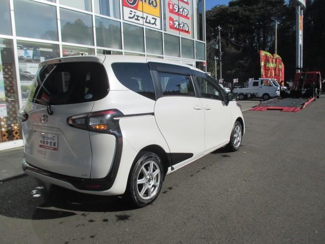 シエンタ Ｇ　４ＷＤ　寒冷地　衝突被害軽減システム　メモリーナビ　バックカメラ　両側電動スライド　フルセグ　ＬＥＤヘッドランプ　アルミホイール　スマートキー　アイドリングストップ　盗難防止装置　キーレス（5枚目）