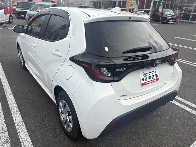 ヤリス Ｘ　４ＷＤ　寒冷地　衝突被害軽減システム　バックカメラ　スマートキー　オートクルーズコントロール　盗難防止装置　キーレス　横滑り防止機能（7枚目）