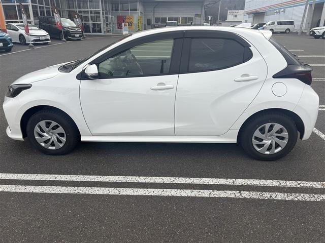 ヤリス Ｘ　４ＷＤ　寒冷地　衝突被害軽減システム　バックカメラ　スマートキー　オートクルーズコントロール　盗難防止装置　キーレス　横滑り防止機能（8枚目）