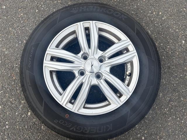 ヤリス Ｘ　４ＷＤ　寒冷地　衝突被害軽減システム　バックカメラ　スマートキー　オートクルーズコントロール　盗難防止装置　キーレス　横滑り防止機能（10枚目）