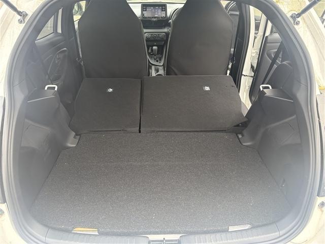 ヤリス Ｘ　４ＷＤ　寒冷地　衝突被害軽減システム　バックカメラ　スマートキー　オートクルーズコントロール　盗難防止装置　キーレス　横滑り防止機能（15枚目）