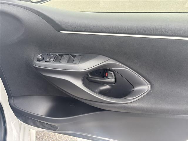 ヤリス Ｘ　４ＷＤ　寒冷地　衝突被害軽減システム　バックカメラ　スマートキー　オートクルーズコントロール　盗難防止装置　キーレス　横滑り防止機能（16枚目）