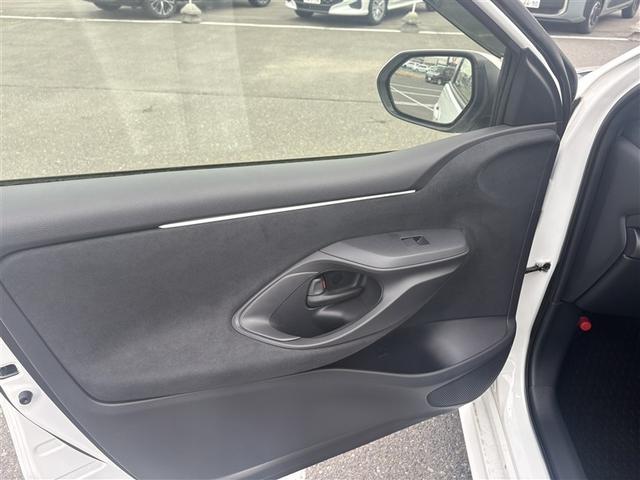 ヤリス Ｘ　４ＷＤ　寒冷地　衝突被害軽減システム　バックカメラ　スマートキー　オートクルーズコントロール　盗難防止装置　キーレス　横滑り防止機能（18枚目）