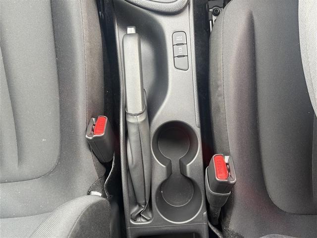 ヤリス Ｘ　４ＷＤ　寒冷地　衝突被害軽減システム　バックカメラ　スマートキー　オートクルーズコントロール　盗難防止装置　キーレス　横滑り防止機能（30枚目）