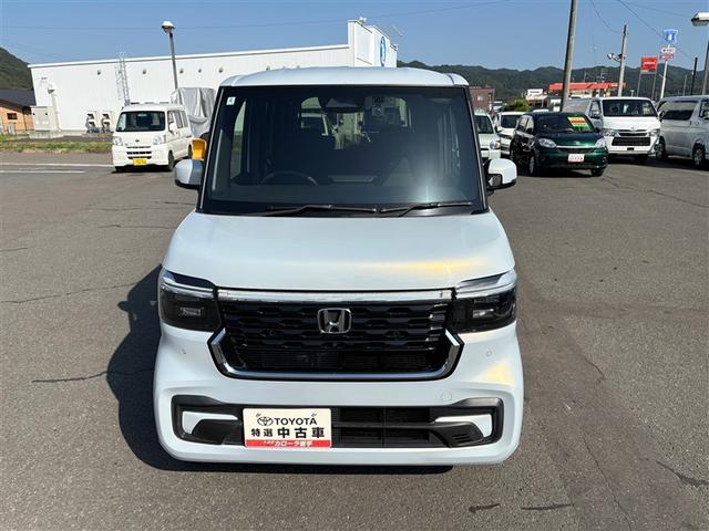Ｎ－ＢＯＸカスタム コーディネートスタイル　４ＷＤ　寒冷地　衝突被害軽減システム　メモリーナビ　バックカメラ　両側電動スライド　フルセグ　ＬＥＤヘッドランプ　アルミホイール　スマートキー　盗難防止装置　キーレス　横滑り防止機能　ベンチシート（2枚目）
