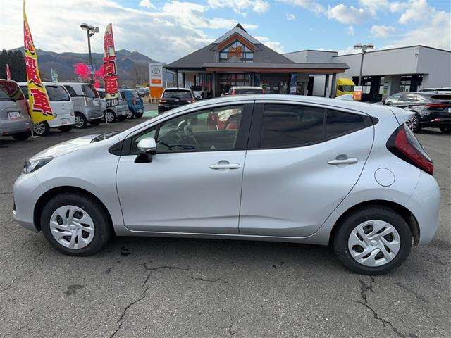 アクア X 4WD 衝突被害軽減システム メモリーナビ バックカメラ LEDヘッドランプ スマートキー オートクルーズコントロール ETC 盗難防止装置 キーレス 横滑り防止機能 ハイブリッド(3枚目)