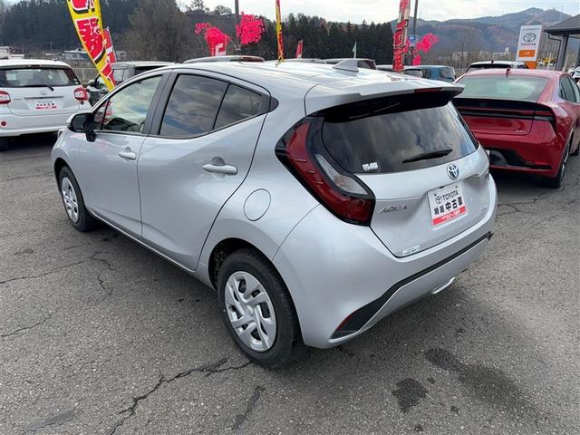 アクア X 4WD 衝突被害軽減システム メモリーナビ バックカメラ LEDヘッドランプ スマートキー オートクルーズコントロール ETC 盗難防止装置 キーレス 横滑り防止機能 ハイブリッド(4枚目)