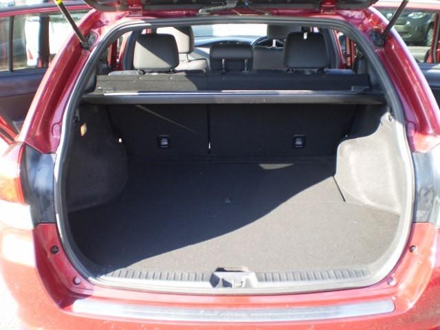 カローラフィールダー １．５Ｇ　ダブルバイビー　４ＷＤ　寒冷地　衝突被害軽減システム　メモリーナビ　バックカメラ　フルセグ　ＬＥＤヘッドランプ　アルミホイール　スマートキー　ＥＴＣ　盗難防止装置　キーレス　横滑り防止機能（13枚目）