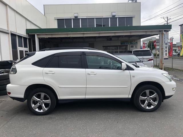 4WD 240GプレミアムLパッケージ パワーシート(3枚目)