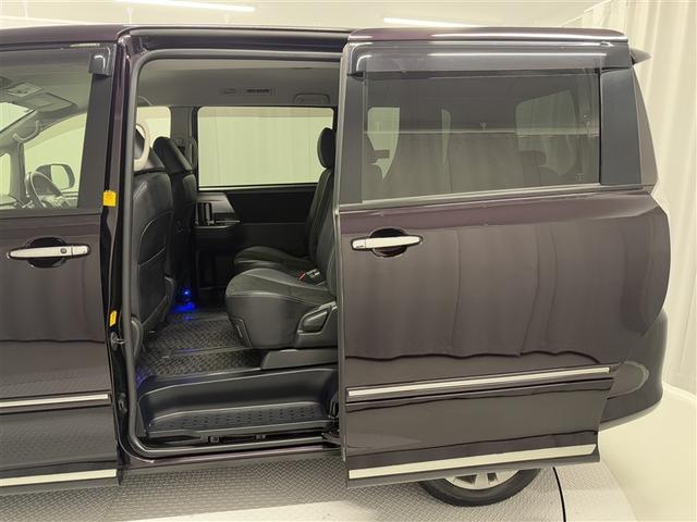 ヴォクシー ＺＳ　煌ＩＩＩ　４ＷＤ　寒冷地　ＨＤＤナビ　両側電動スライド　フルセグ　ＨＩＤヘッドライト　アルミホイール　スマートキー　ＥＴＣ　盗難防止装置　キーレス　３列シート　ウオークスルー　乗車定員７人（5枚目）